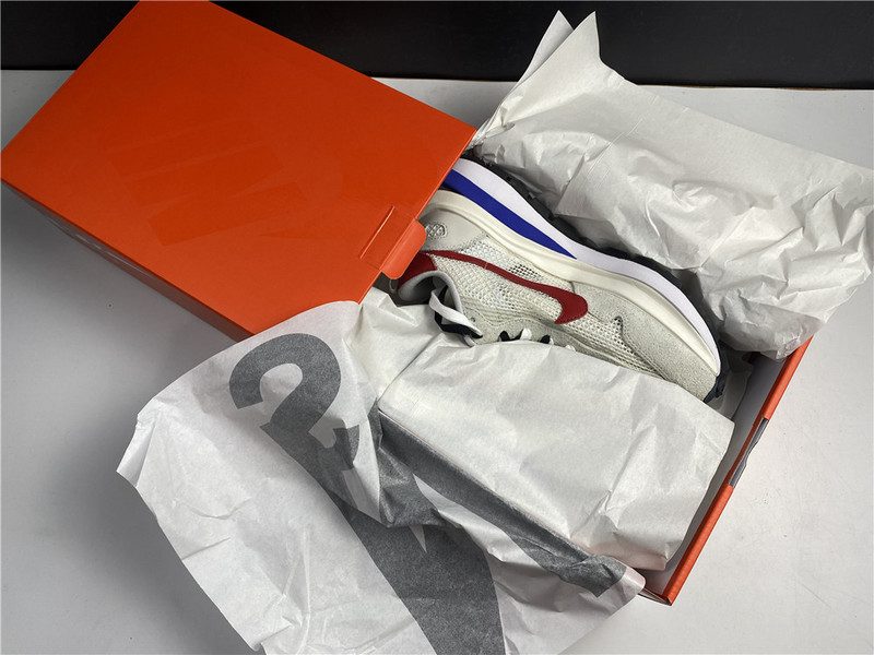 Sacai x Nike VaporWaffle “Royal Fuchsia”CV1363-100