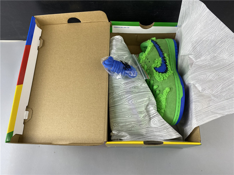 Grateful Dead x Nike SB Dunk Low 