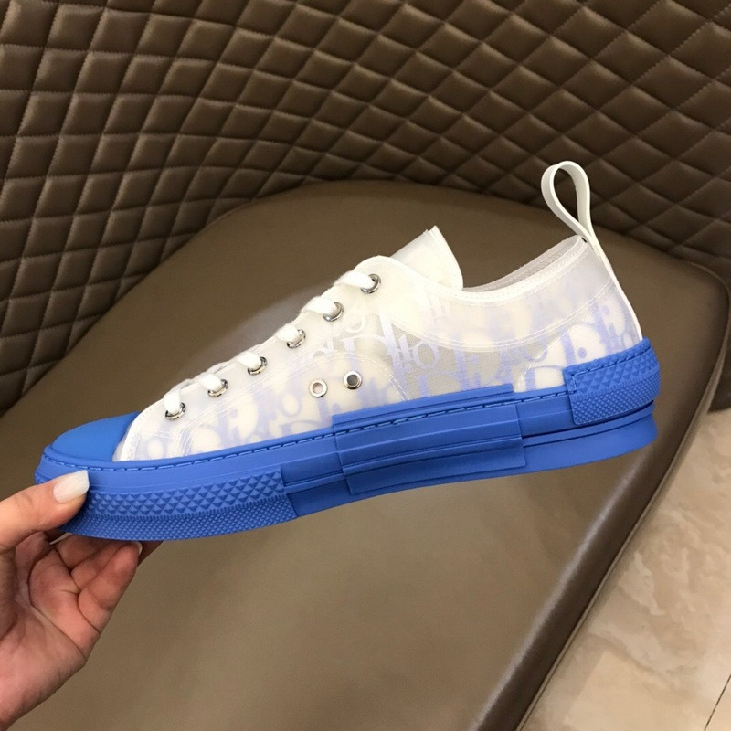 DR B23 Low Top Sneaker