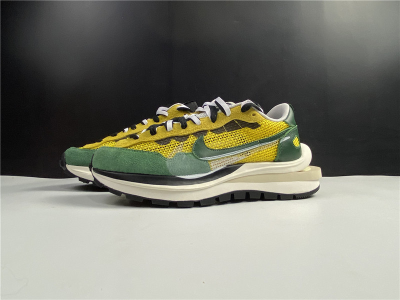 Nike Vaporwaffle sacai Tour Yellow CV1363-700
