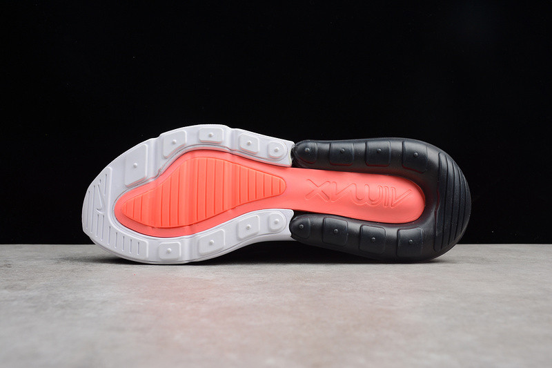 Nike Air Max 270 in black/white AH8050-002