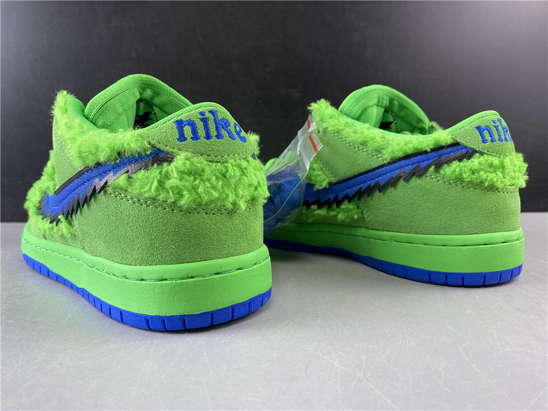 Grateful Dead x Nike SB Dunk Low 