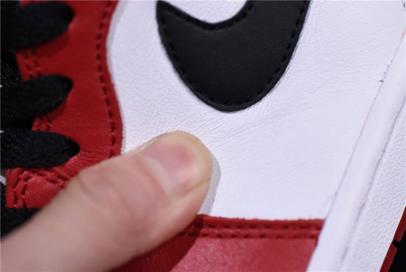 Air Jordan 1 Retro High OG "Chicago" 555088-101