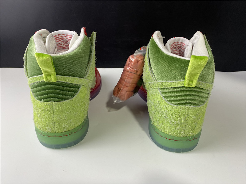 Nike SB Dunk High “Strawberry Cough” CW7093-600