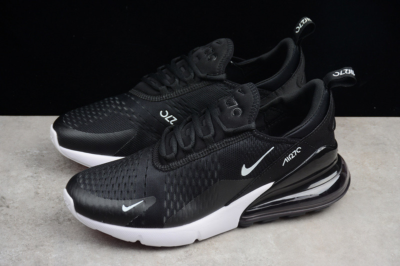 Nike Air Max 270 in black/white AH8050-002