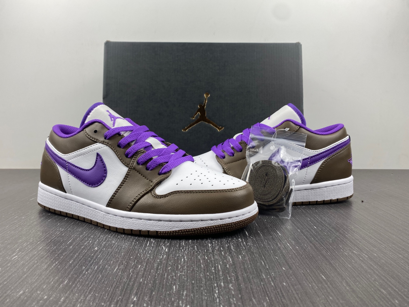 Air Jordan 1 Low “Palomino” 553558-215