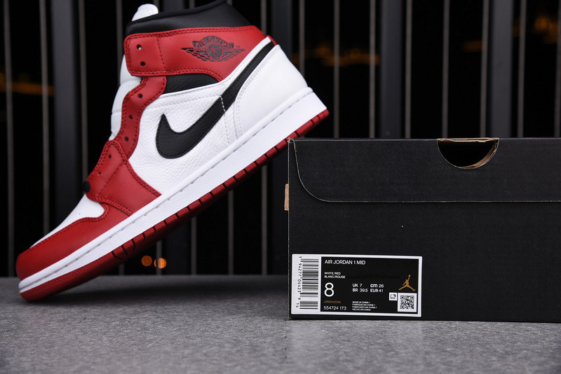 Air Jordan 1 Mid “Chicago” 554724-173