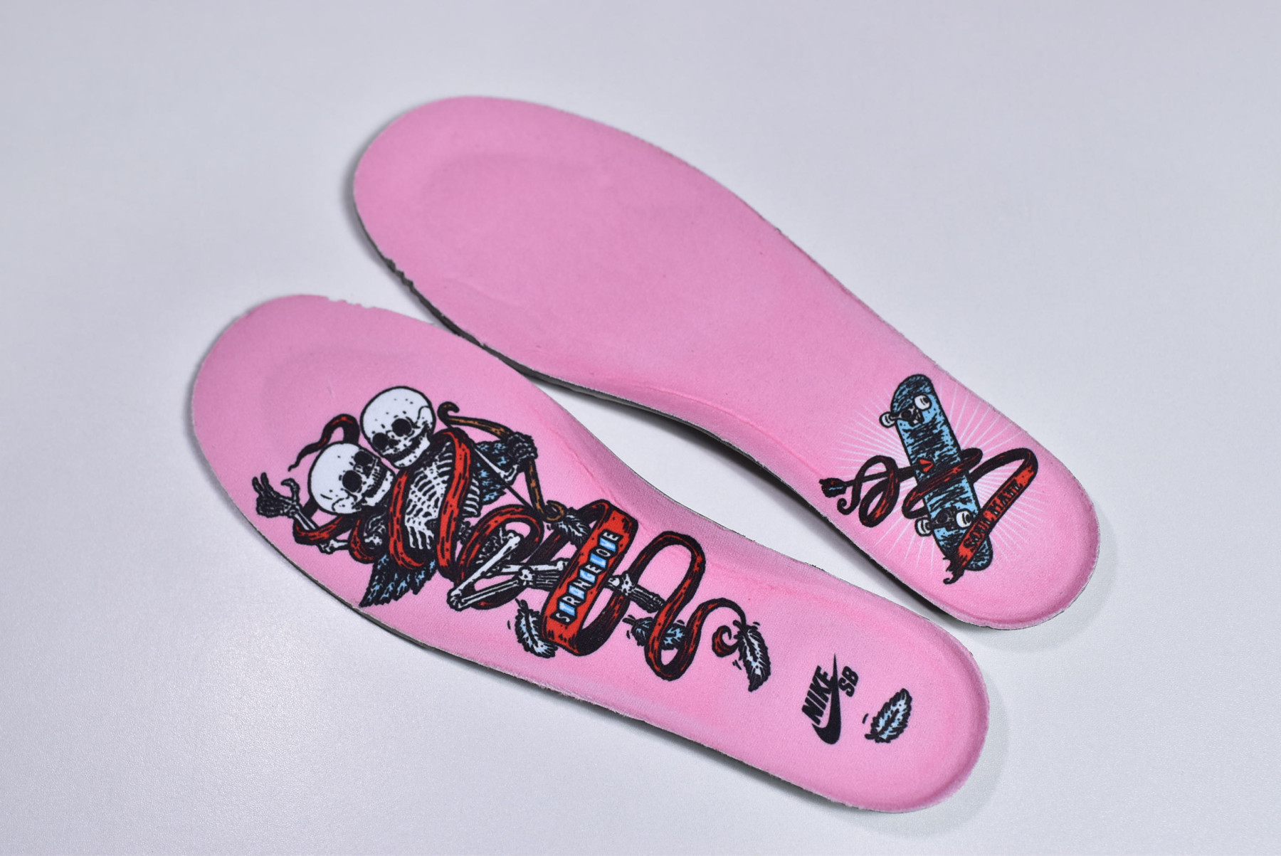 StrangeLove x Nike SB Dunk Low “Valentine’s Day” CT2552-800