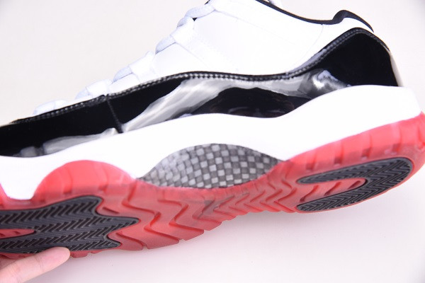 Air Jordan 11 Retro Low Concord Bred AV2187-160