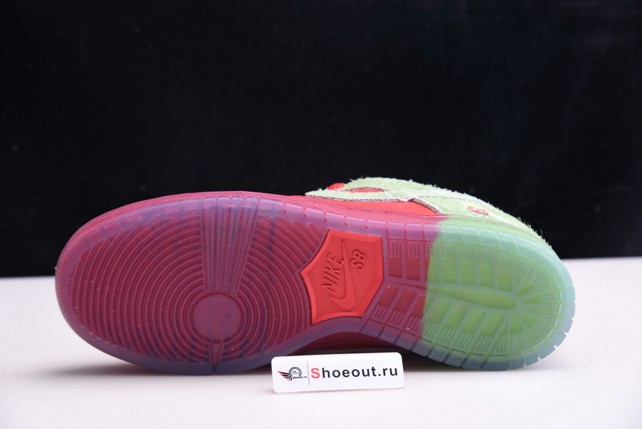 Nike SB Dunk Low “Strawberry Cough” CW7093-601