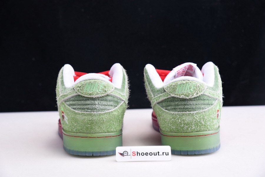 Nike SB Dunk Low “Strawberry Cough” CW7093-601