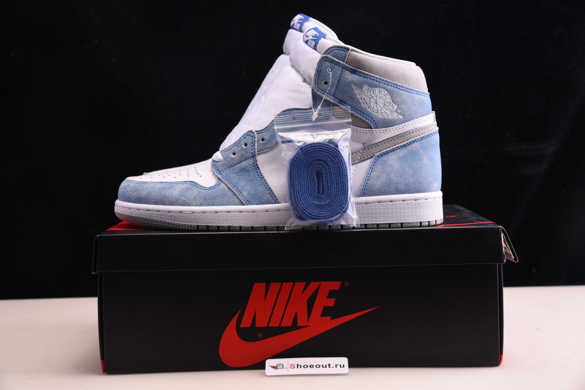 Air Jordan 1 High OG “Hyper Royal” 555088-402