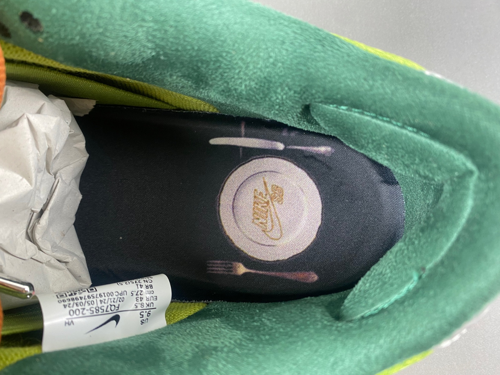 Nike SB Dunk Low “Escargot” FQ7585-200