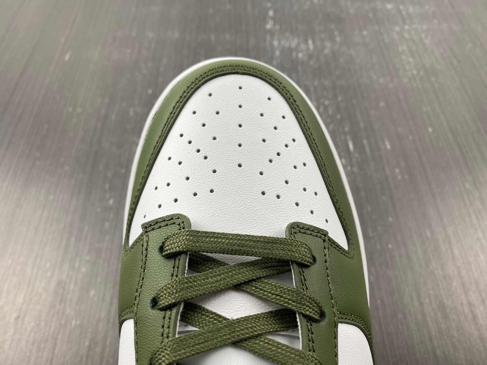 Nike Dunk Low WMNS “Medium Olive” DD1503-120