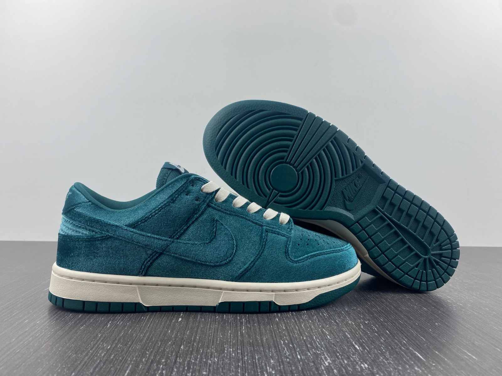 Nike Dunk Low Velvet Teal (W) DZ5224-300