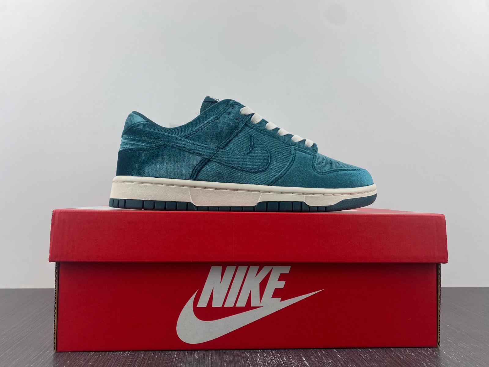 Nike Dunk Low Velvet Teal (W) DZ5224-300