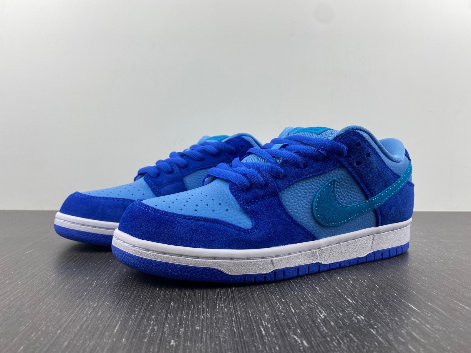 Nike SB Dunk Low pro Blue Raspberry DM0807-400