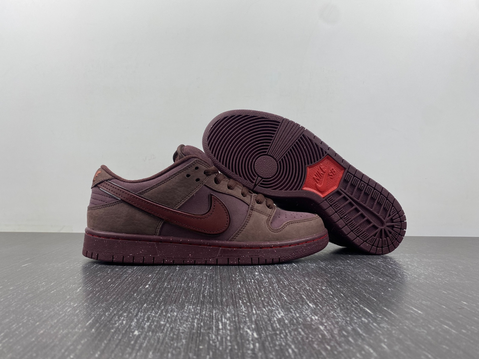 Nike SB Dunk Low Premium “Valentine’s Day” FN0619-600