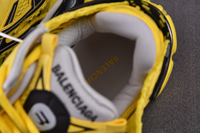 Ba*len*cia*ga runner 677403 w2rd3 0510