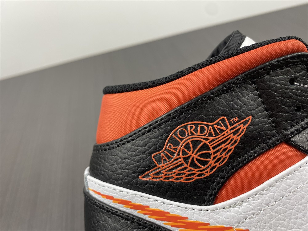 Air Jordan 1 Mid "Zig Zag" DN4929-100