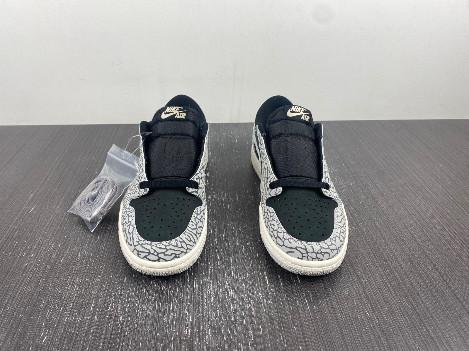 Air Jordan 1 Low OG “Black Cement”  CZ0790-001