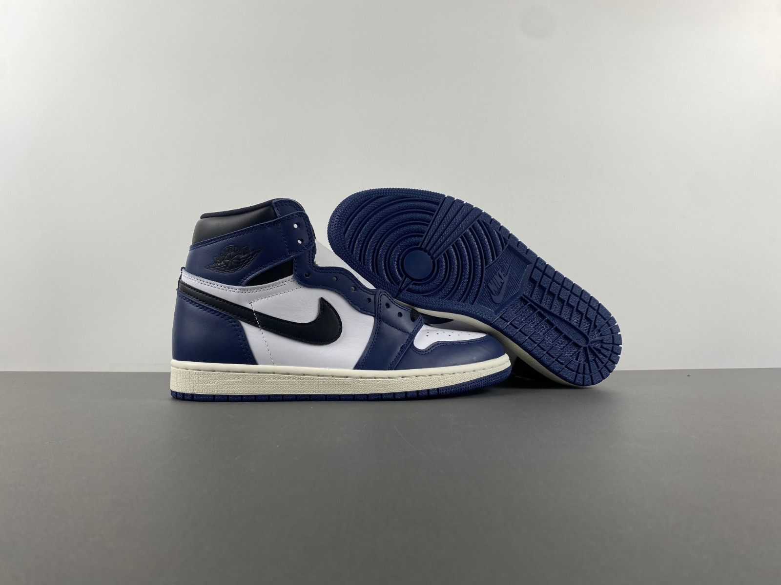 Air Jordan 1 High OG “Midnight Navy” DZ5485-401