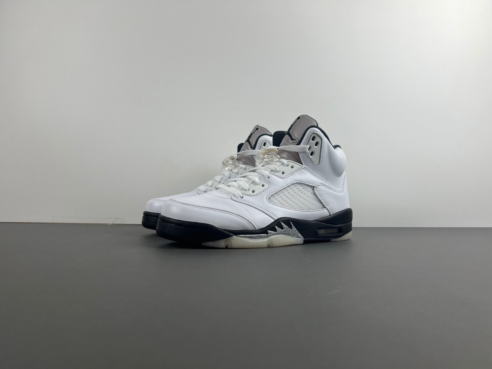 AIR JORDAN 5 RETRO DO0587-110