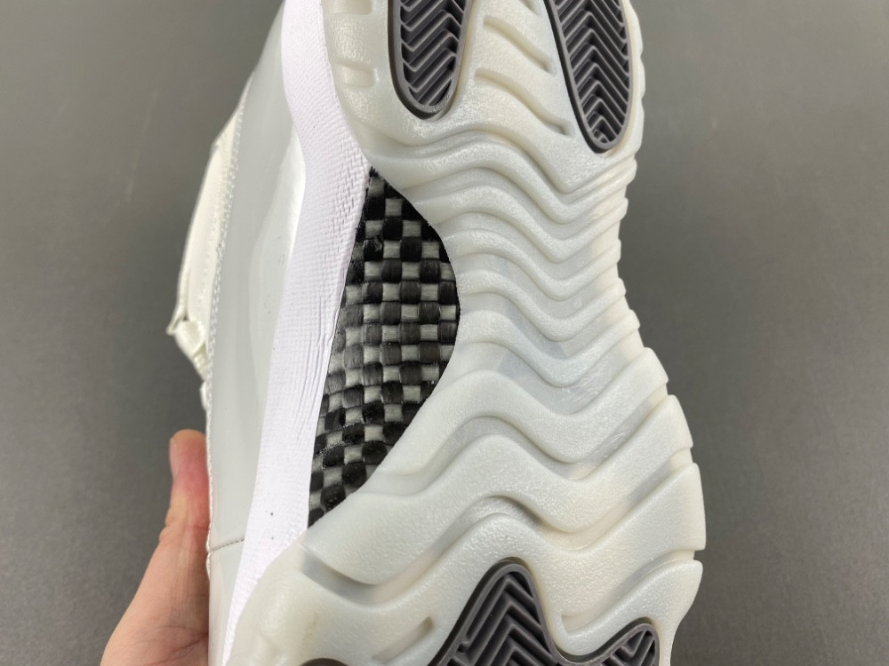 Air Jordan 11 AR0715-110