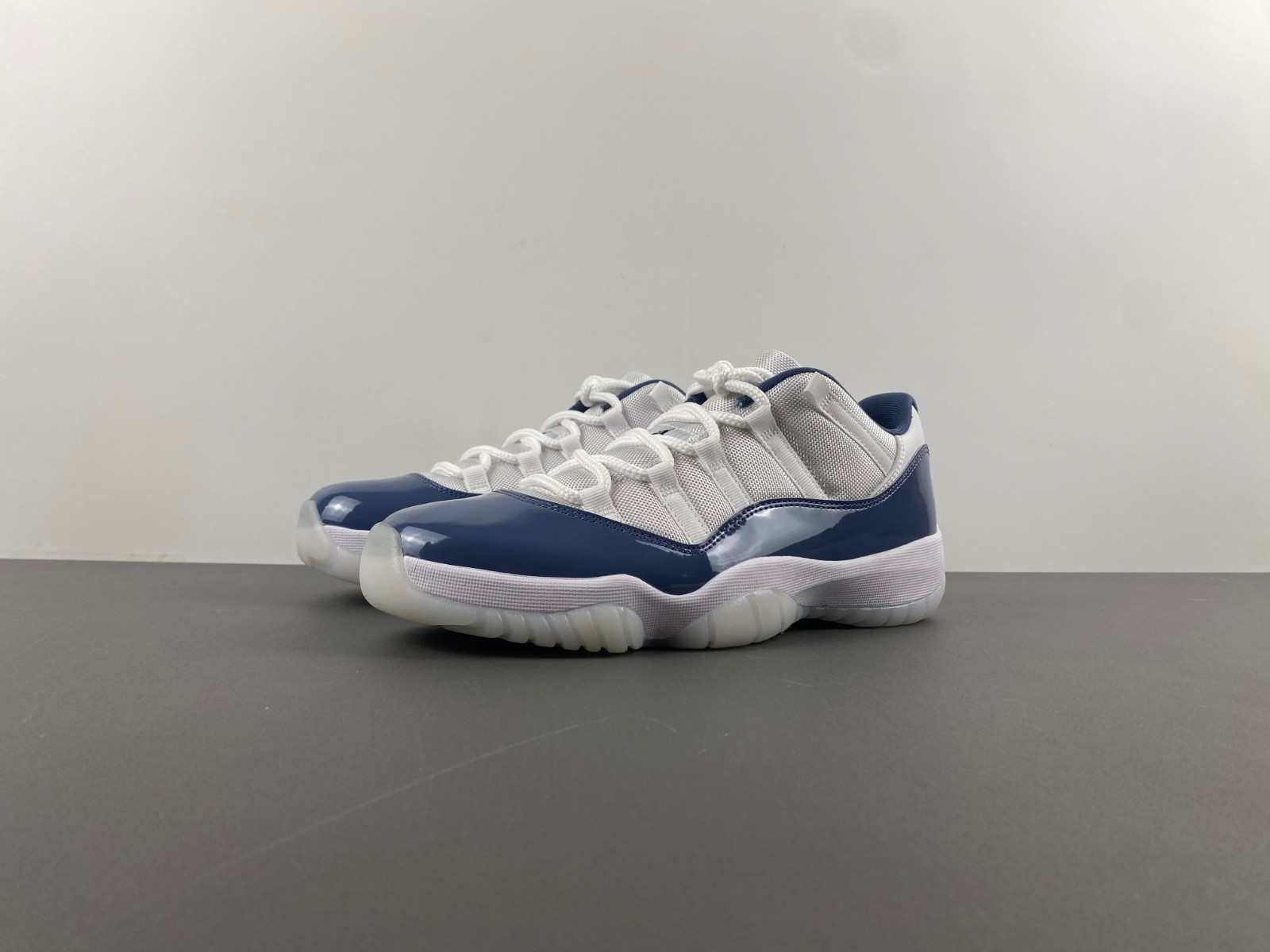Air Jordan 11 Low FV5104-104