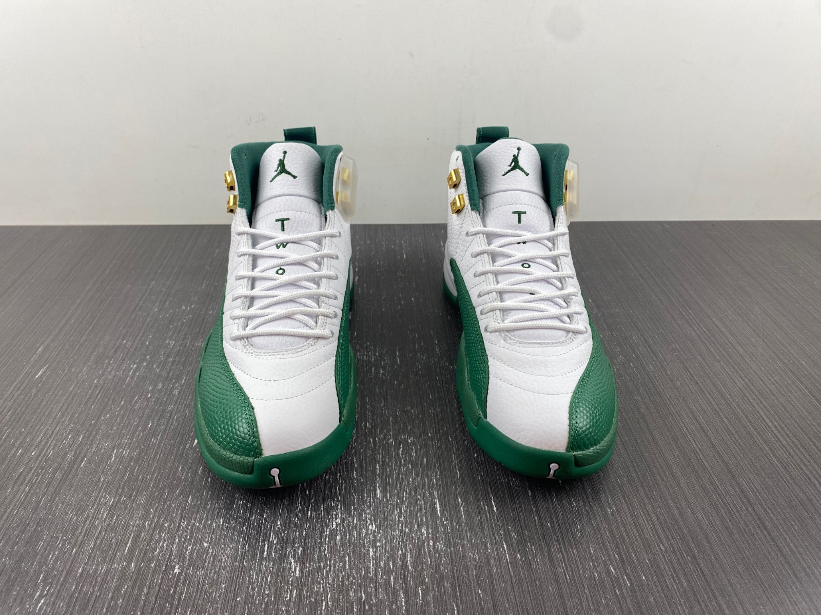 Jordan 12 136001-063