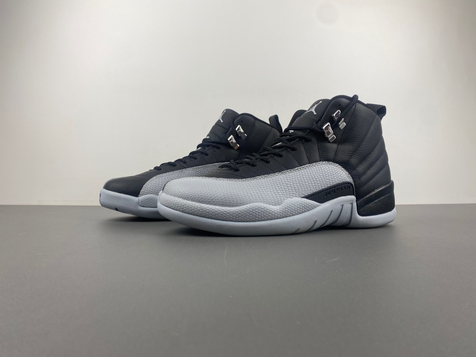 Air Jordan 12 BLACK/WOLF GREY CT8013-010