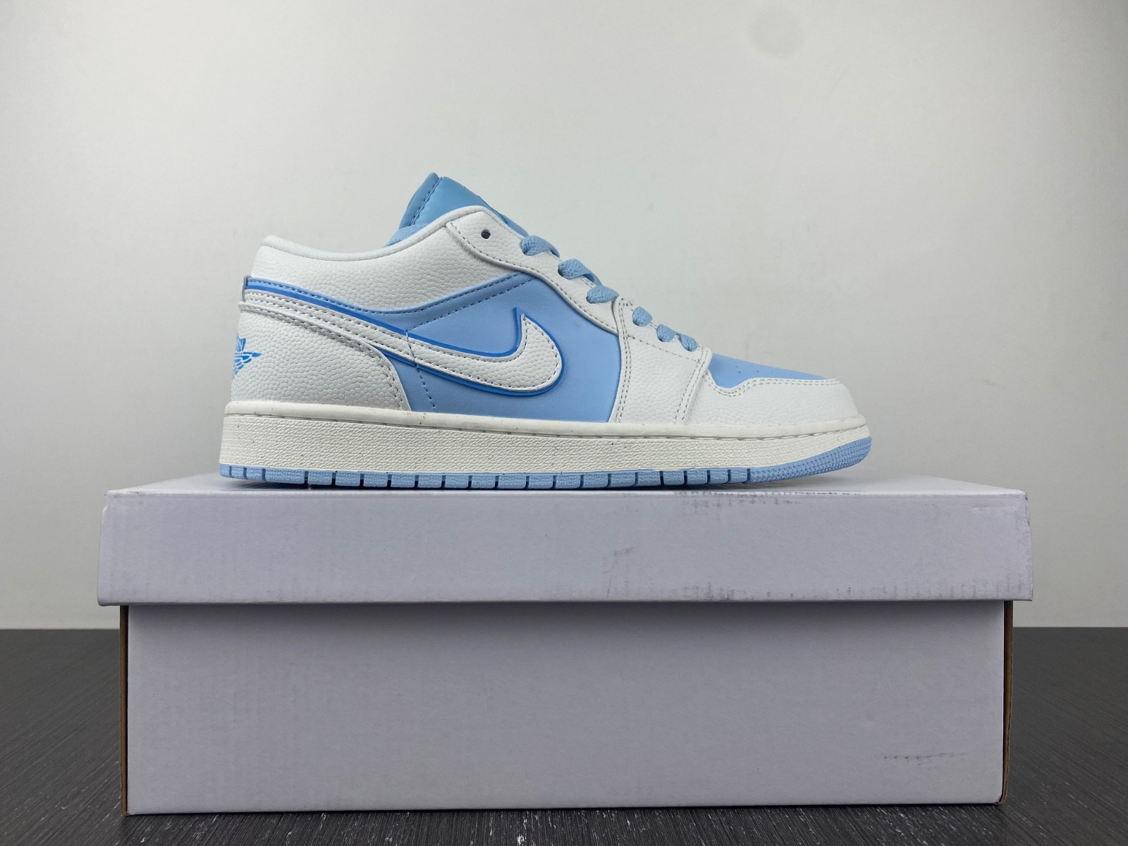 Jordan 1 Low SE Reverse Ice Blue (W) DV1299-104