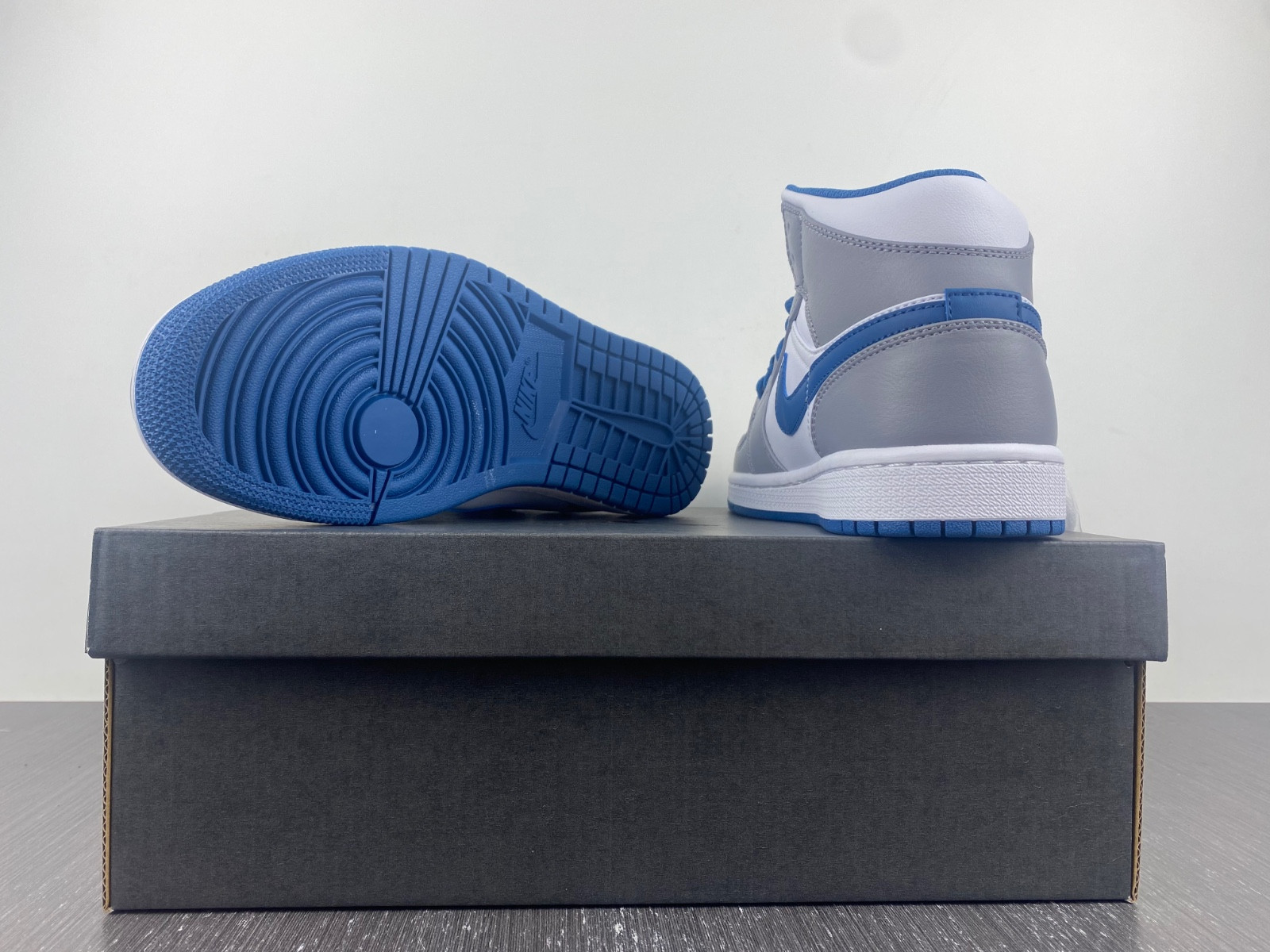 Jordan 1 Mid True Blue  DQ8426-014