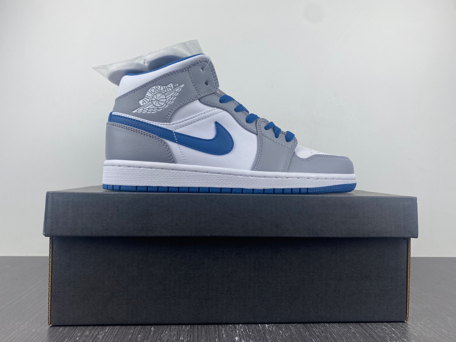 Jordan 1 Mid True Blue  DQ8426-014
