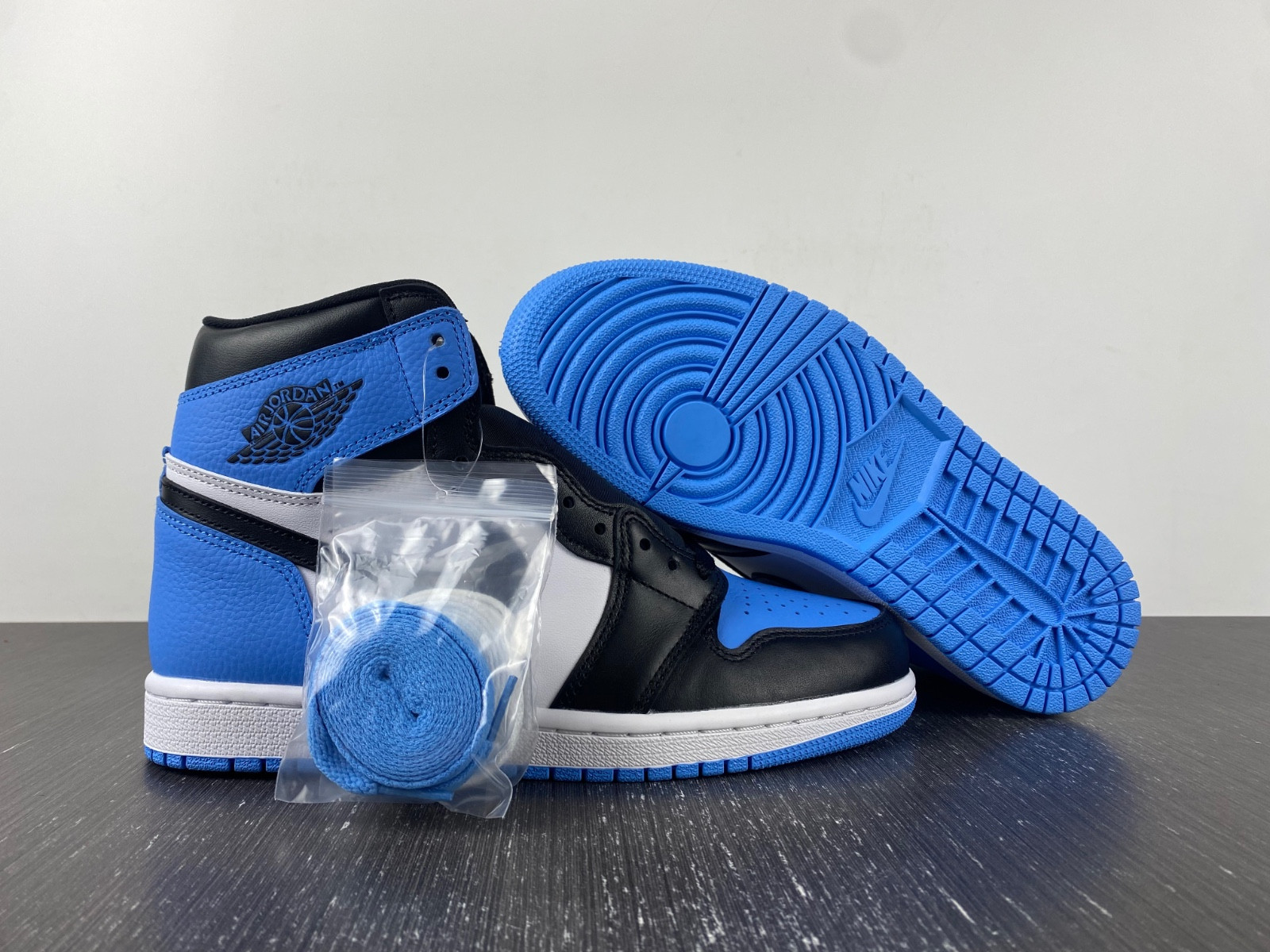 Air Jordan 1 High OG “University Blue” DZ5485-400