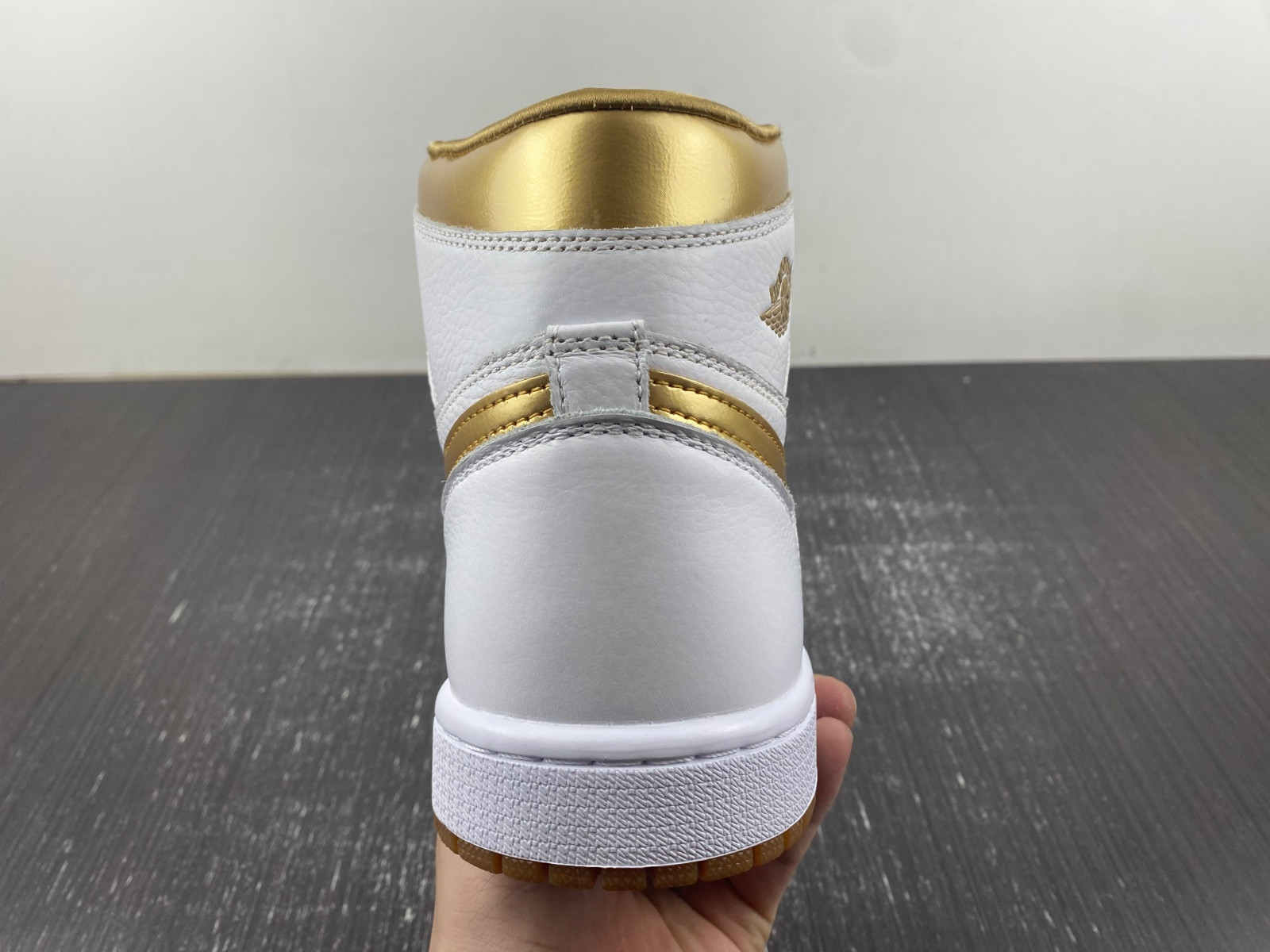 Air Jordan 1 High OG WMNS “Metallic Gold” FD2596-107