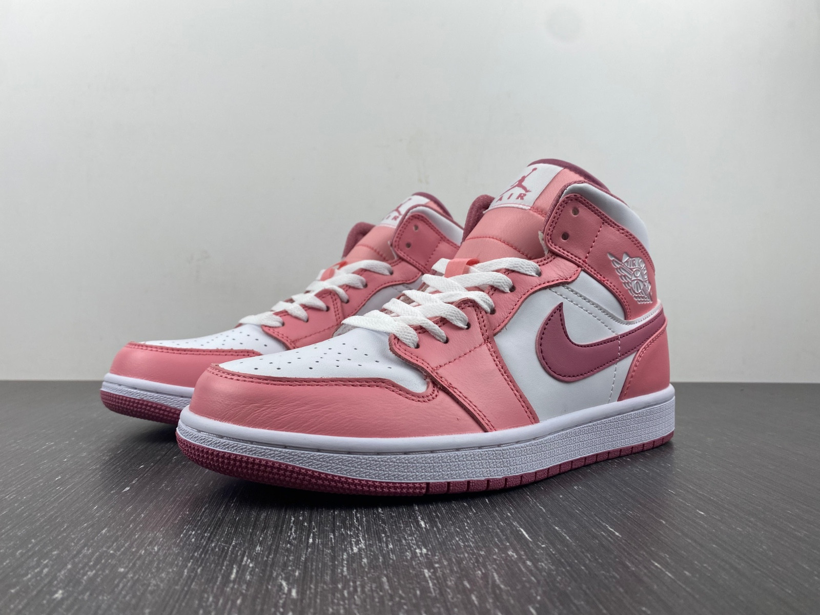 Air Jordan 1 Mid GS “Valentine’s Day” DQ8423-616