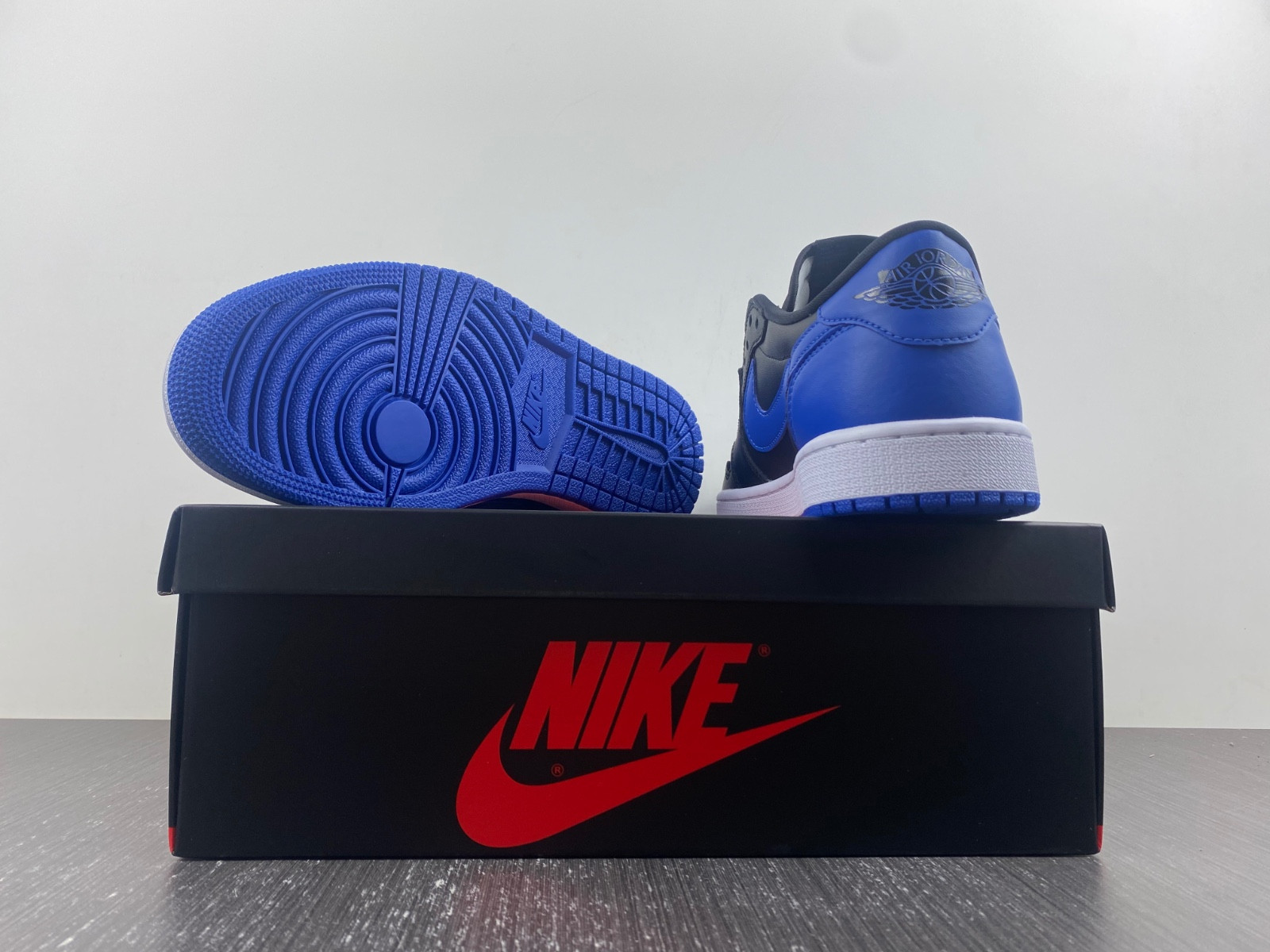 Jordan 1 Retro Low Royal (2015)  705329-004