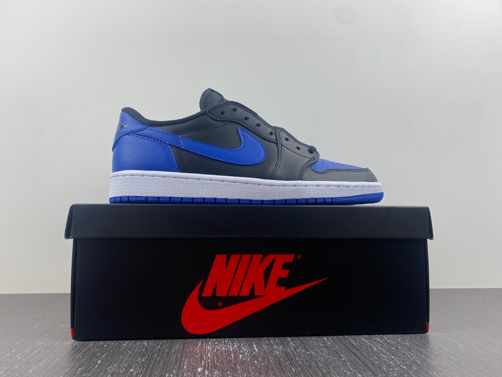 Jordan 1 Retro Low Royal (2015)  705329-004
