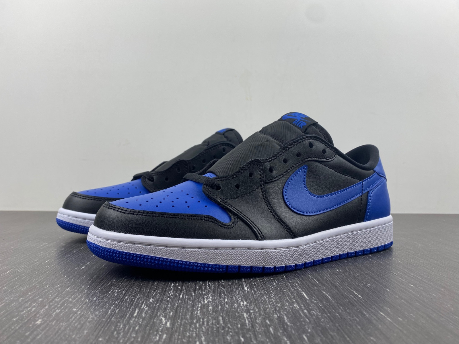 Jordan 1 Retro Low Royal (2015)  705329-004