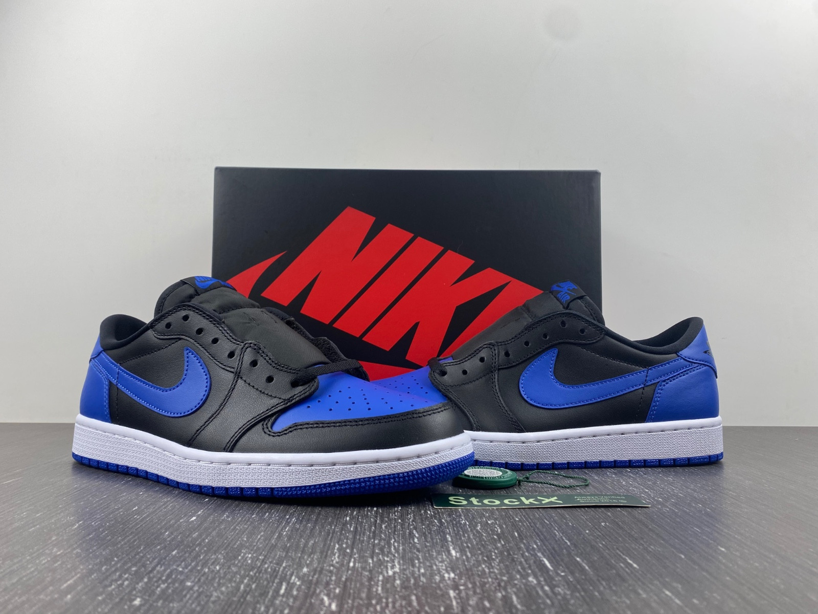Jordan 1 Retro Low Royal (2015)  705329-004
