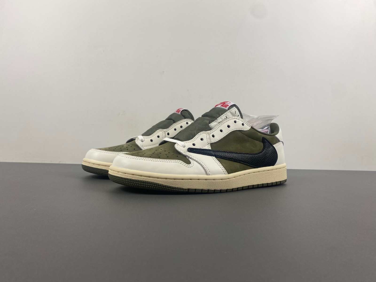 Travis Scott x Air Jordan 1 Low OG DM7866-200