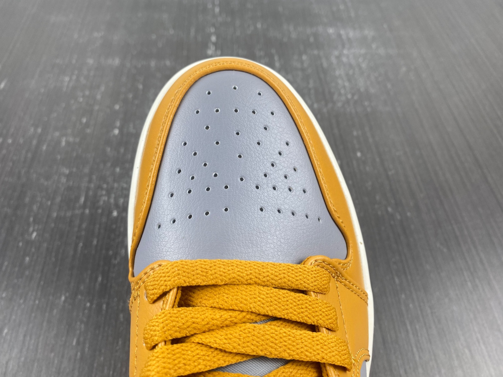 Air Jordan 1 Low DC0774-020