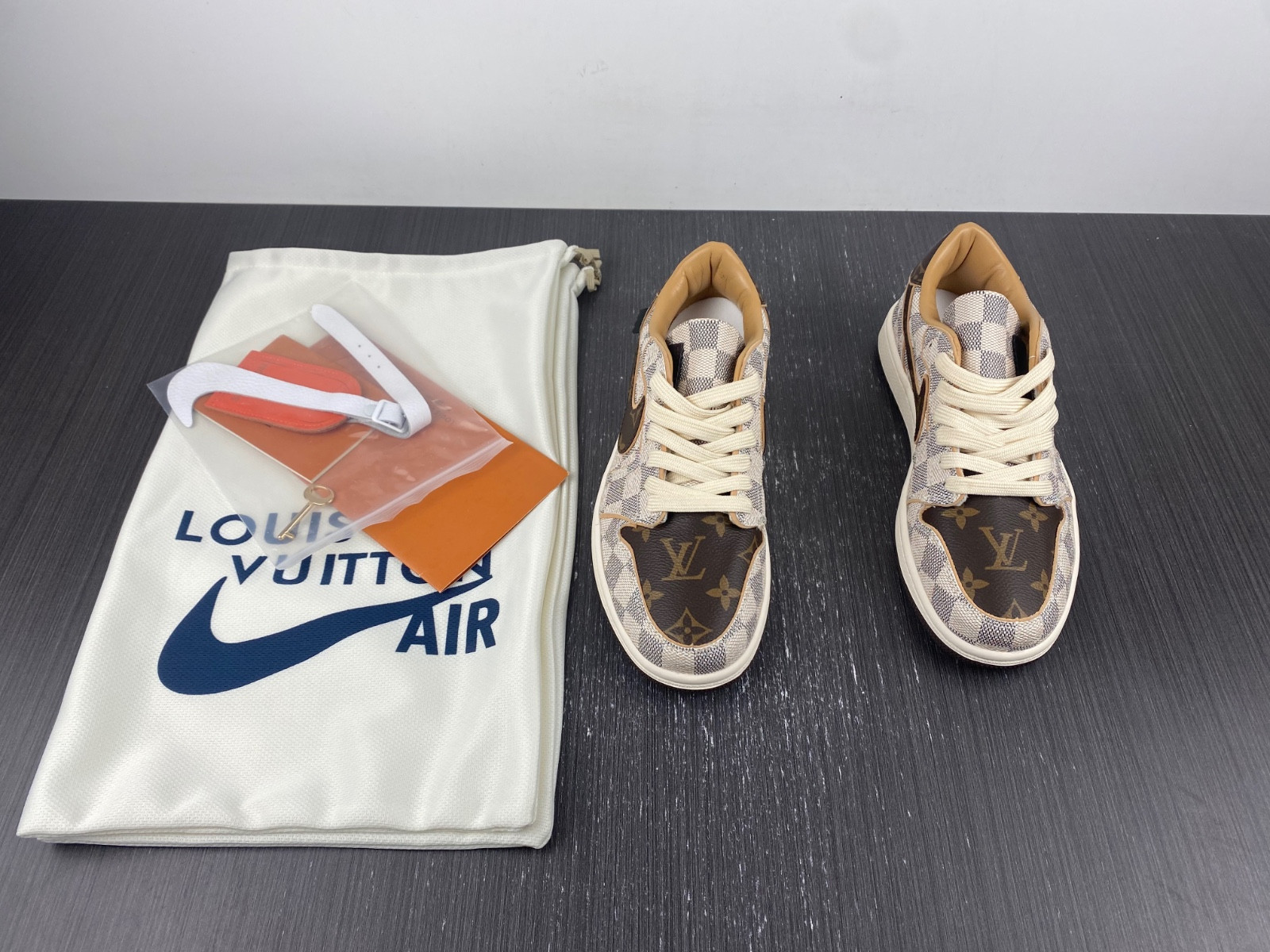 Air Jordan 1 Low L*V