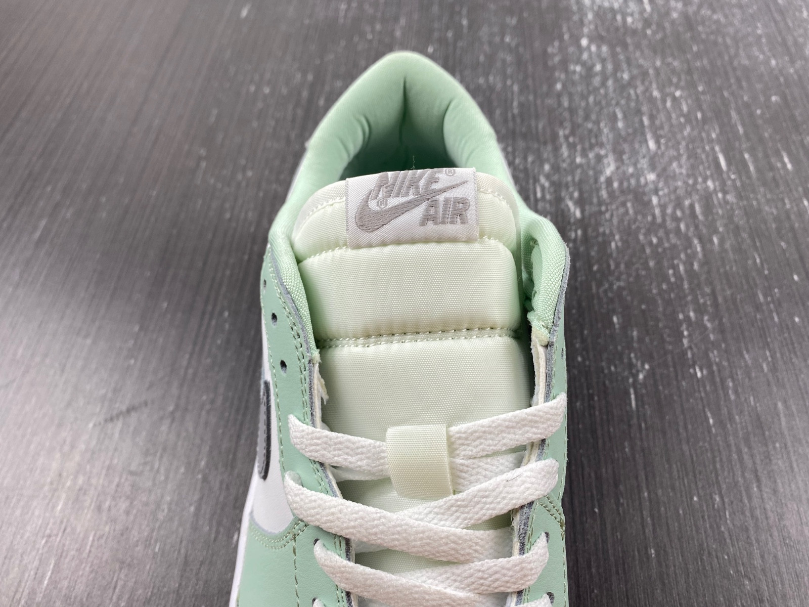 Jordan 1 Retro Low CZ0796-100