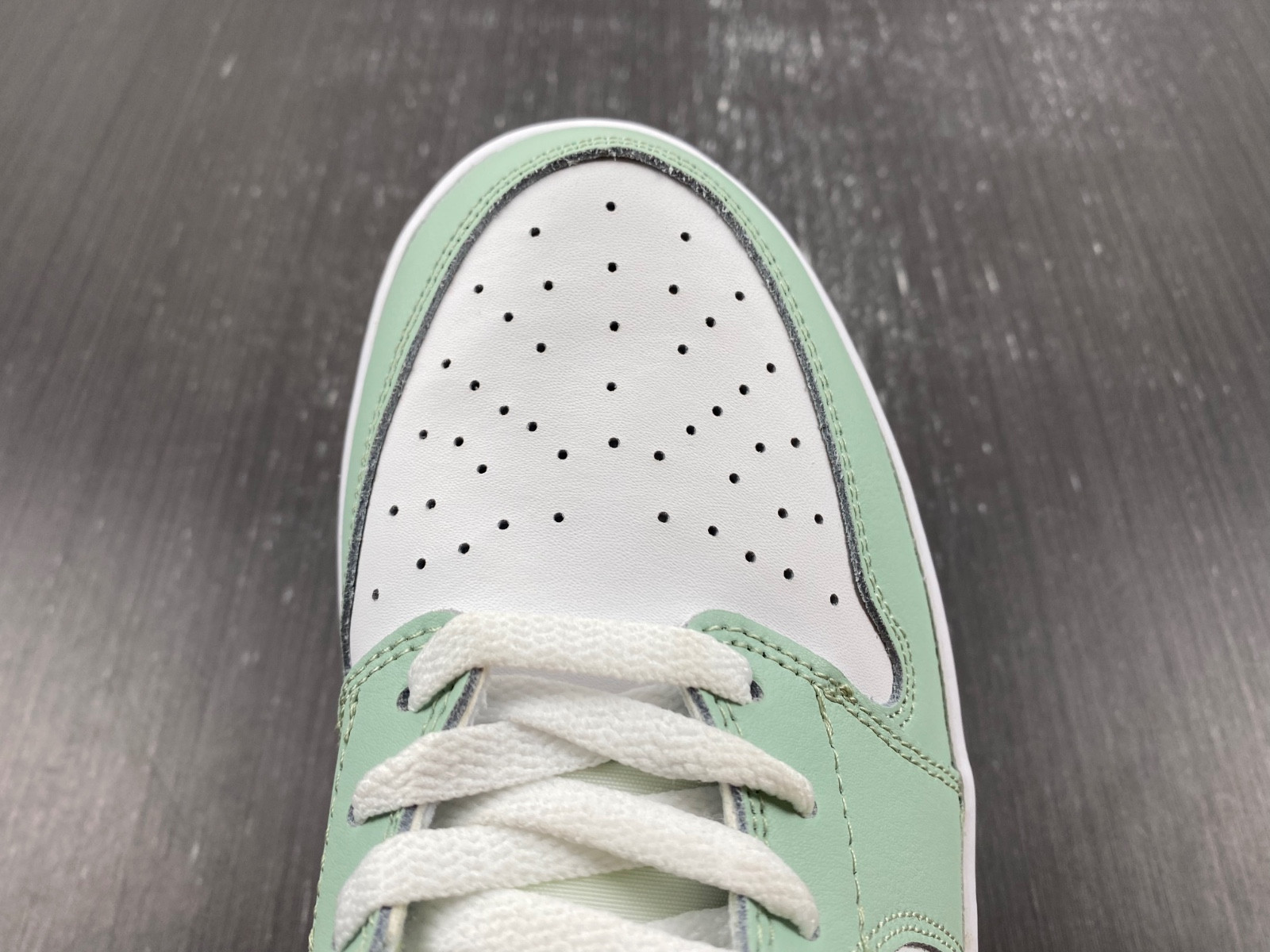 Jordan 1 Retro Low CZ0796-100