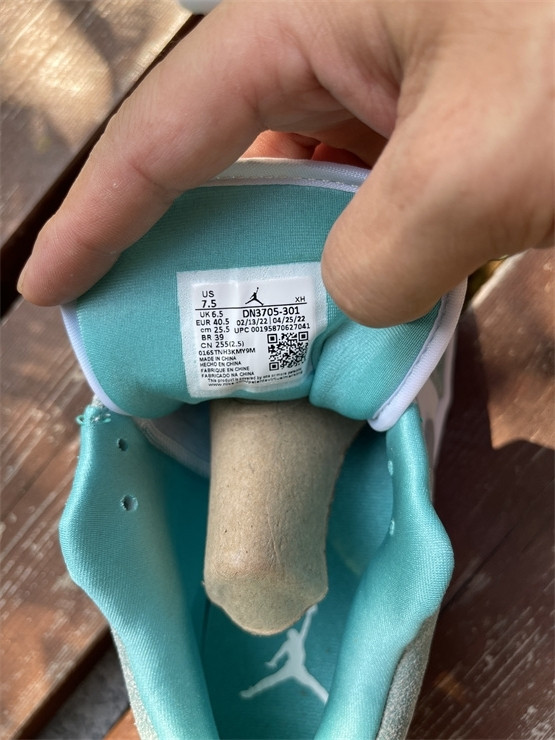 Air Jordan 1 Low “New Emerald” DN3705-301