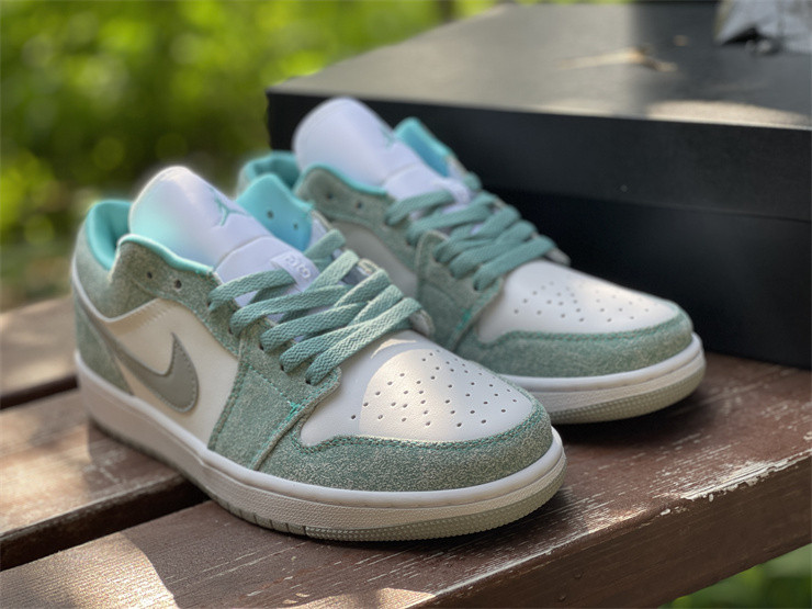 Air Jordan 1 Low “New Emerald” DN3705-301