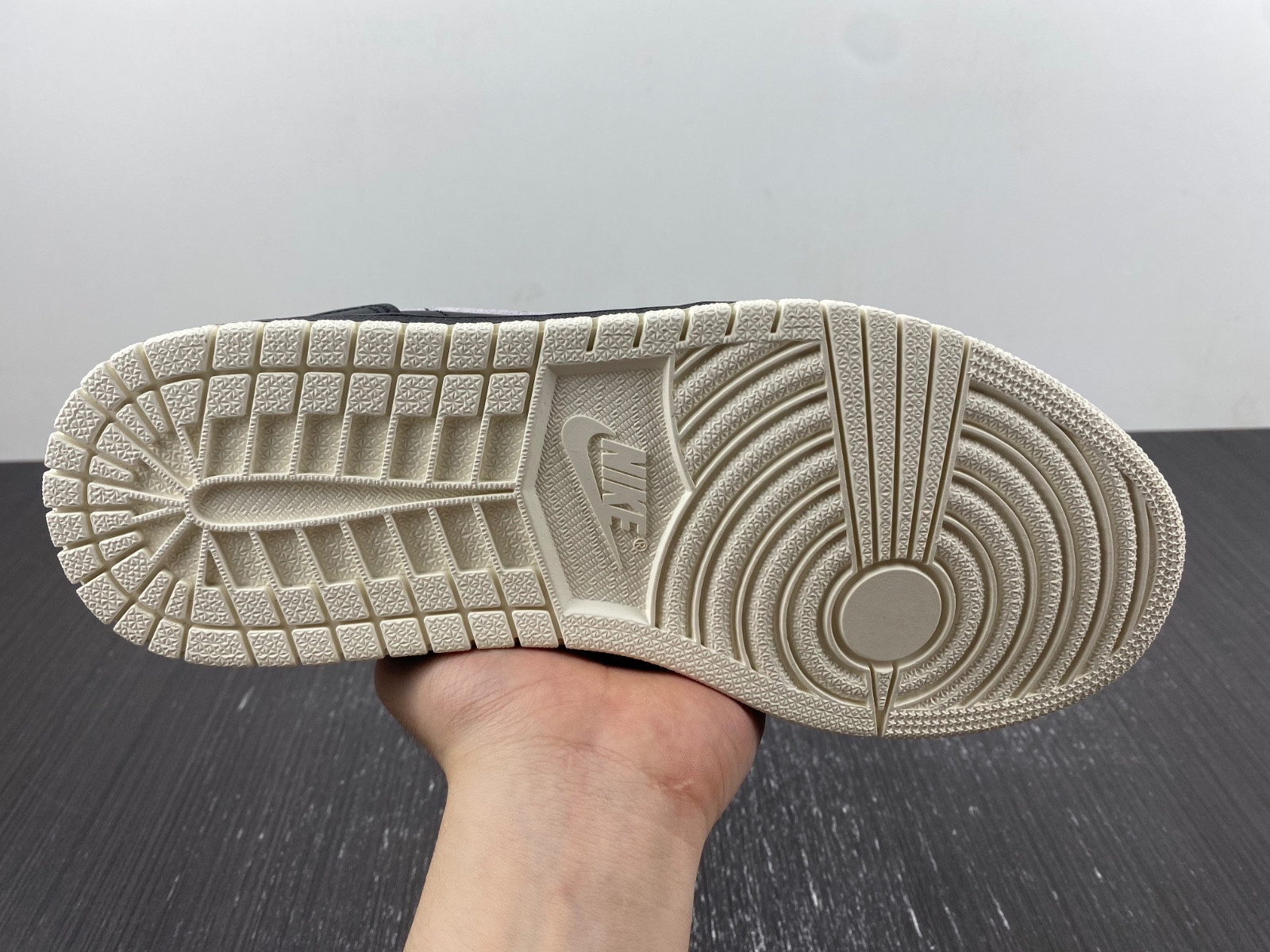 Air Jordan 1 Low “Born To Fly” FJ7073-010