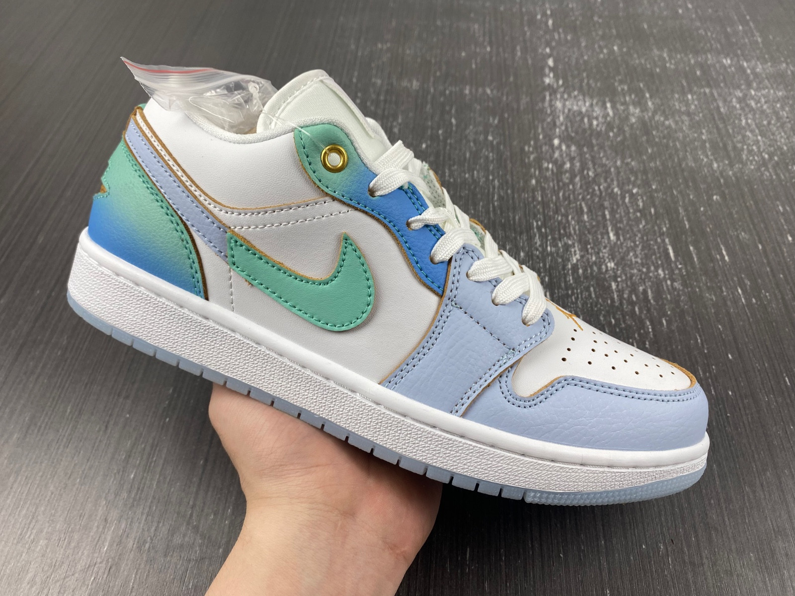 Air Jordan 1 Low SE “Emerald Rise” FN8899-131